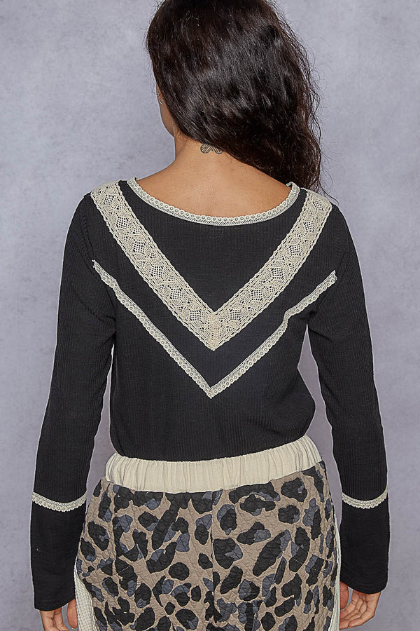 POL Designed in V-neck long sleeve top