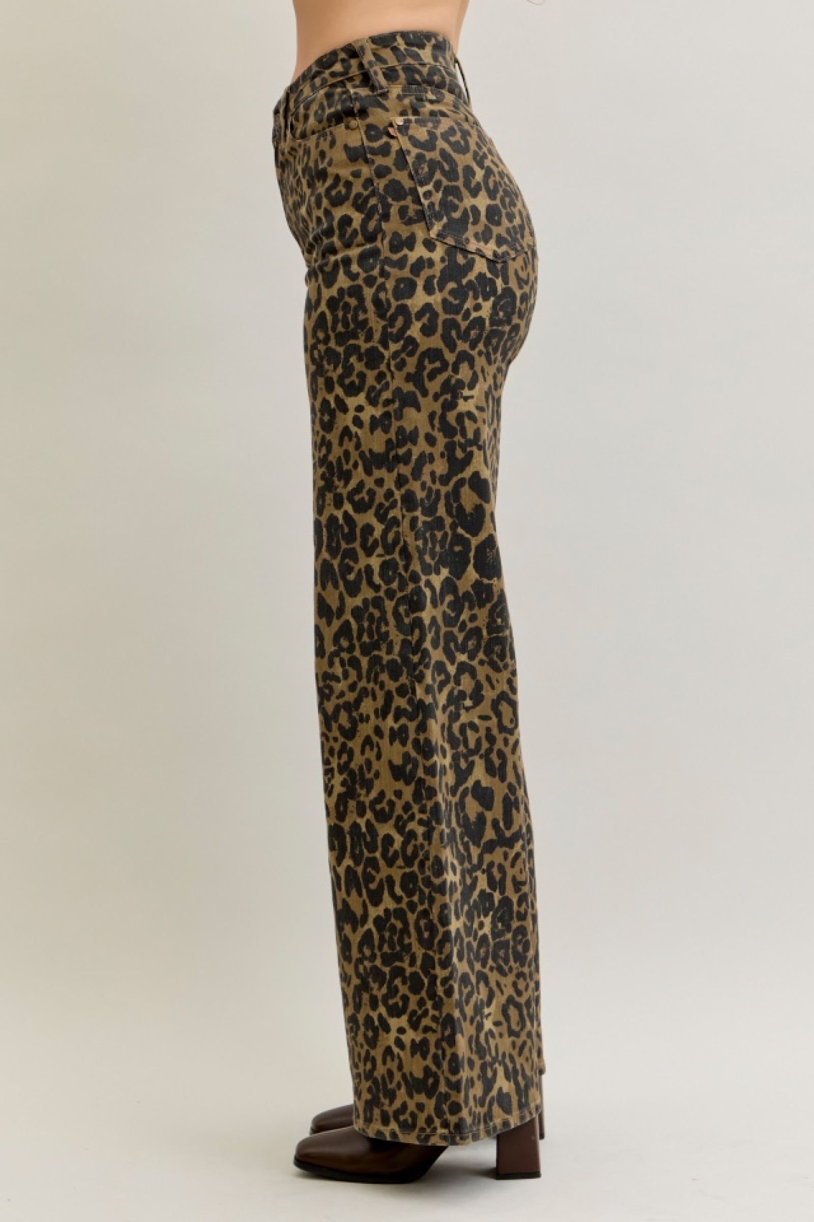 Judy Blue HW Retro Wide Leopard Print Jean