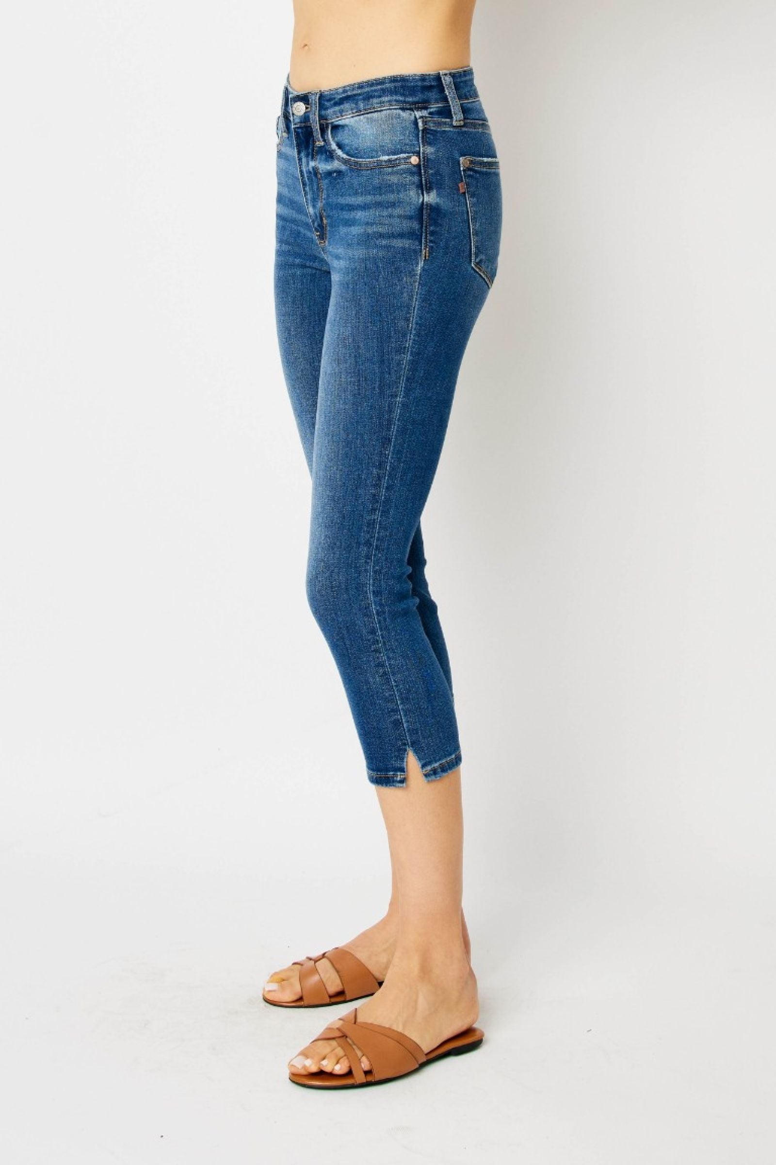 Judy Blue Mid Rise Capri With Side Slit