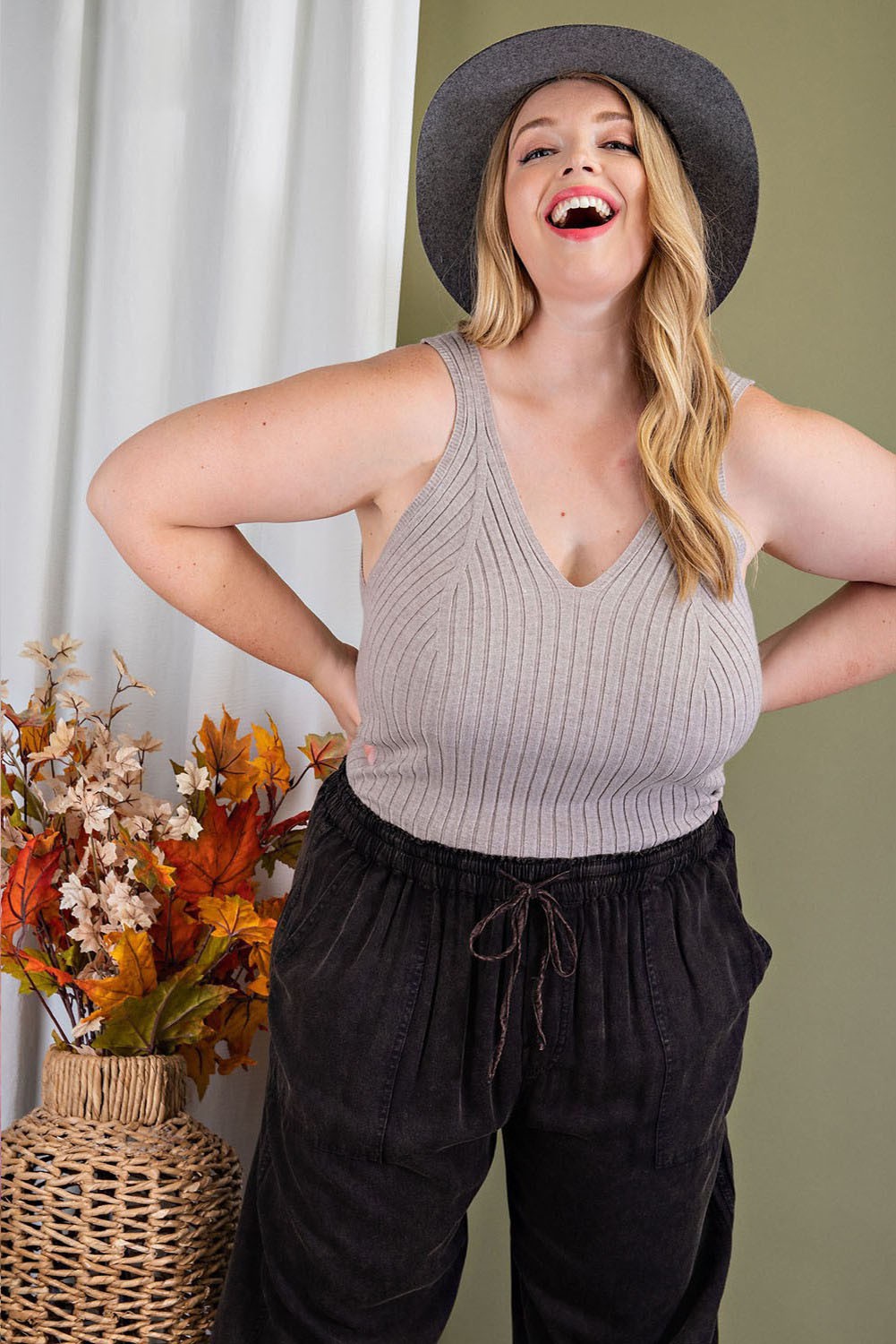Ribbed V-neck Tank Top - Curvy Size