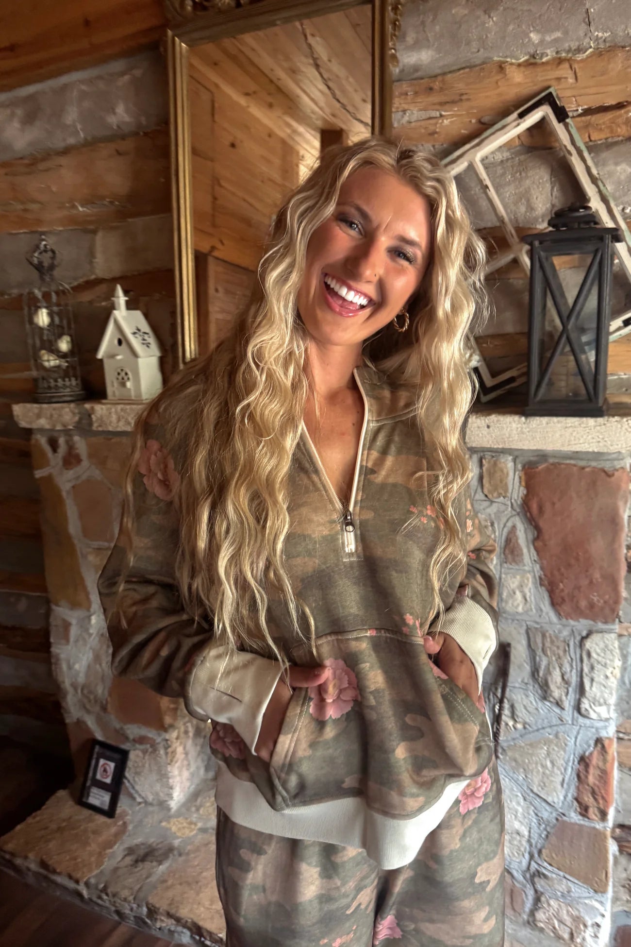 ***PREORDER*** Camo & butterflies Easy does it Pullover