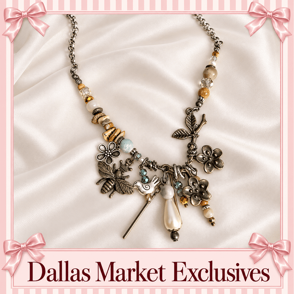 DALLAS EXCLUSIVE MARKET Charmed to Bee Necklace - Blush & Cactus