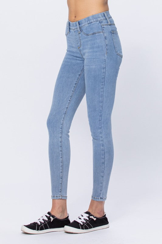 Judy Blue Mid Rise Pull on Skinny Jegging